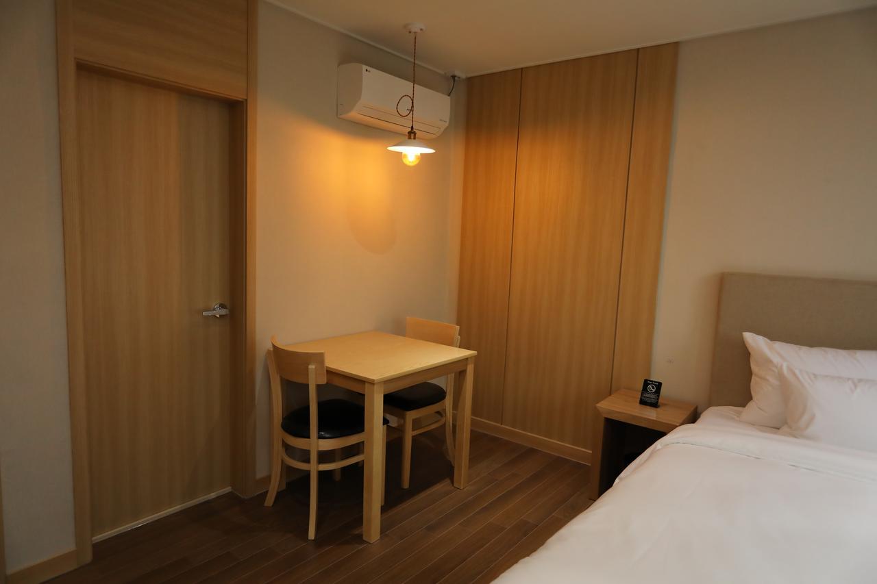 The First Hotel Changwon Buitenkant foto