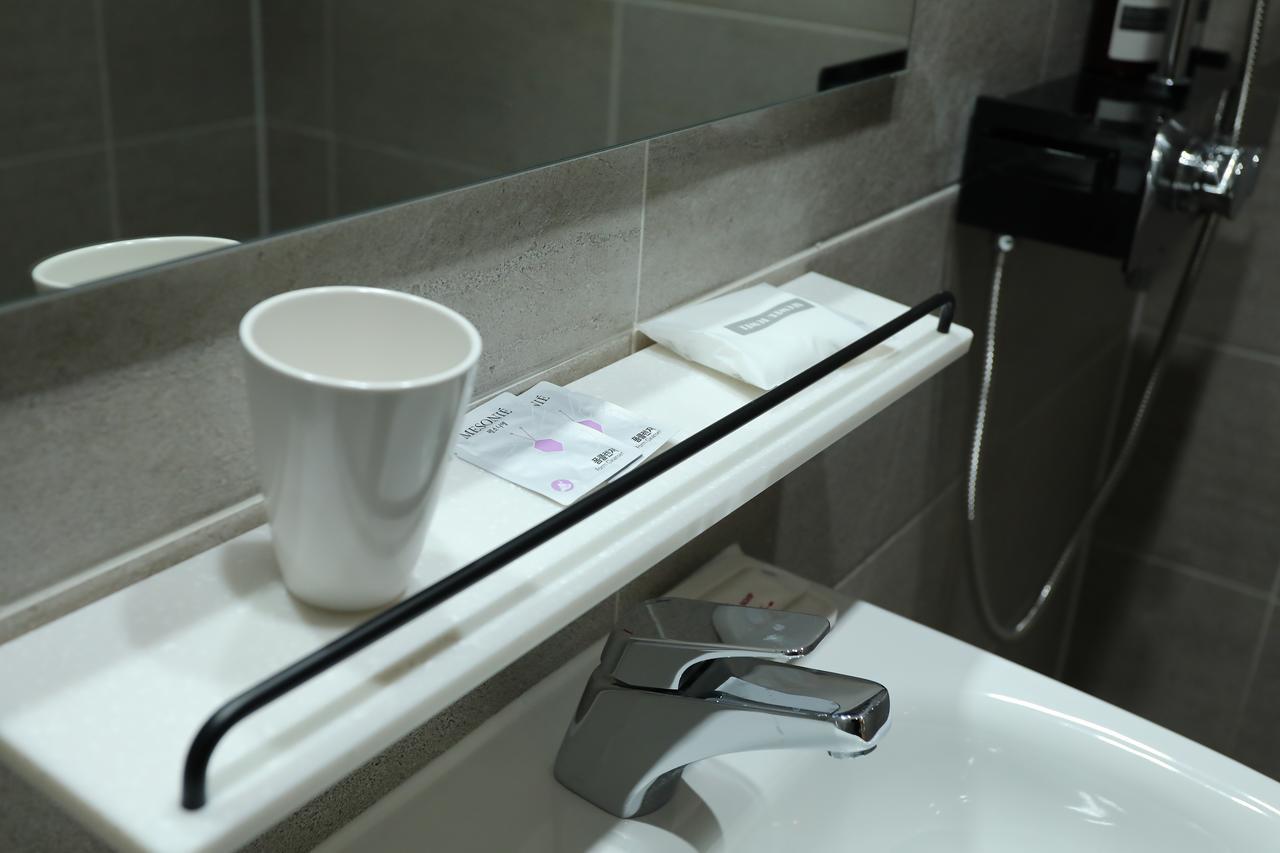 The First Hotel Changwon Buitenkant foto