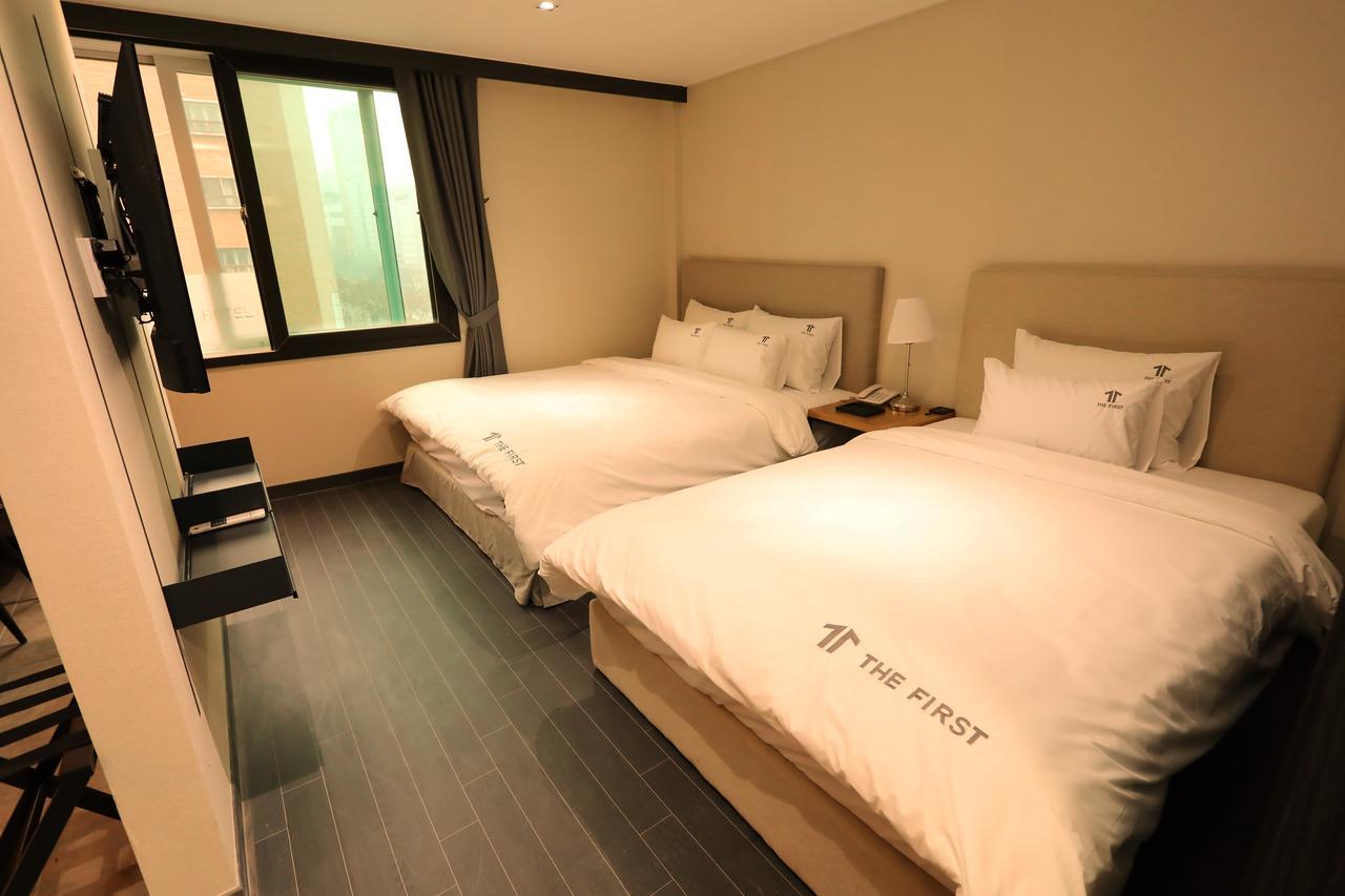 The First Hotel Changwon Buitenkant foto