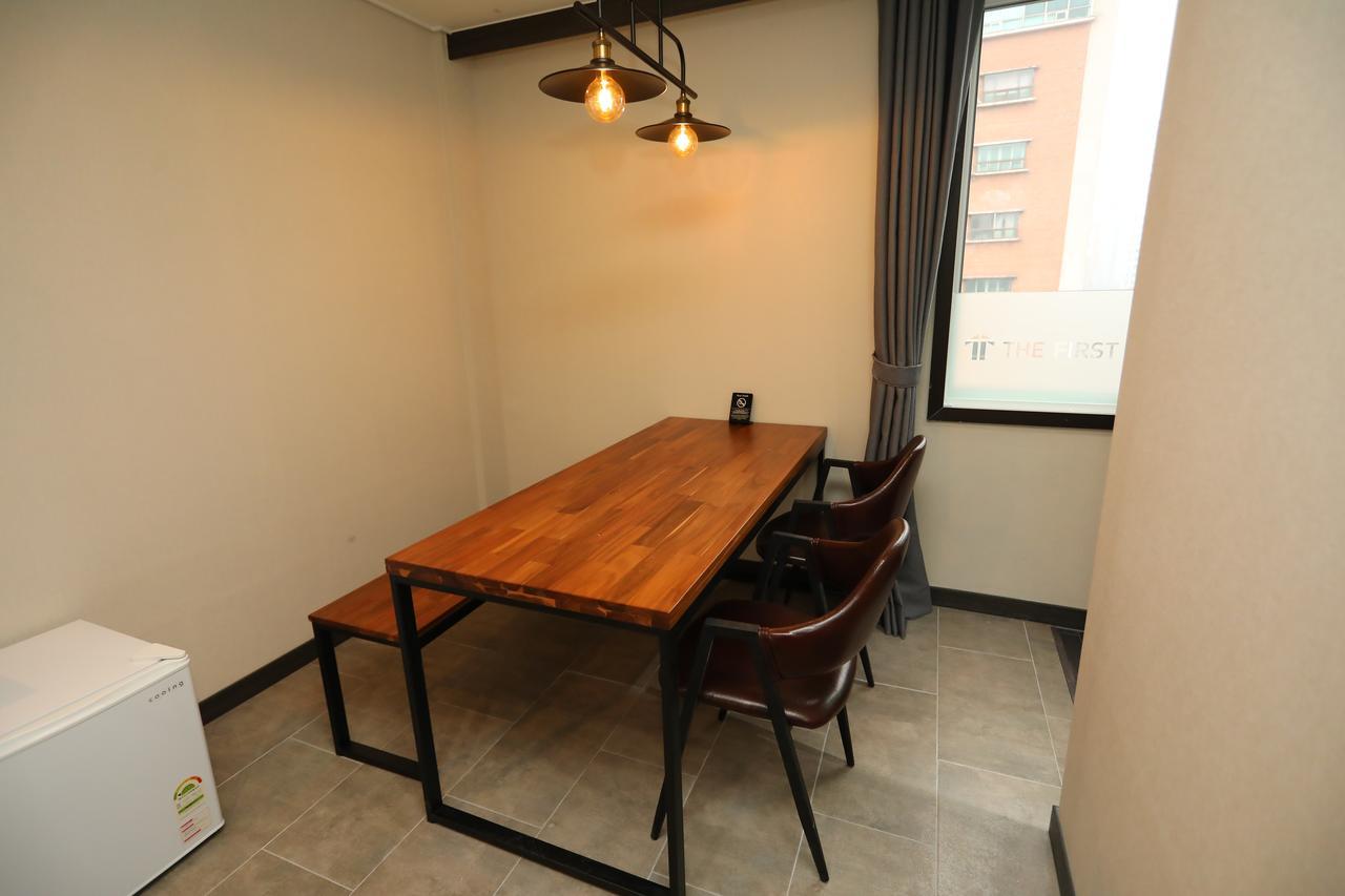 The First Hotel Changwon Buitenkant foto