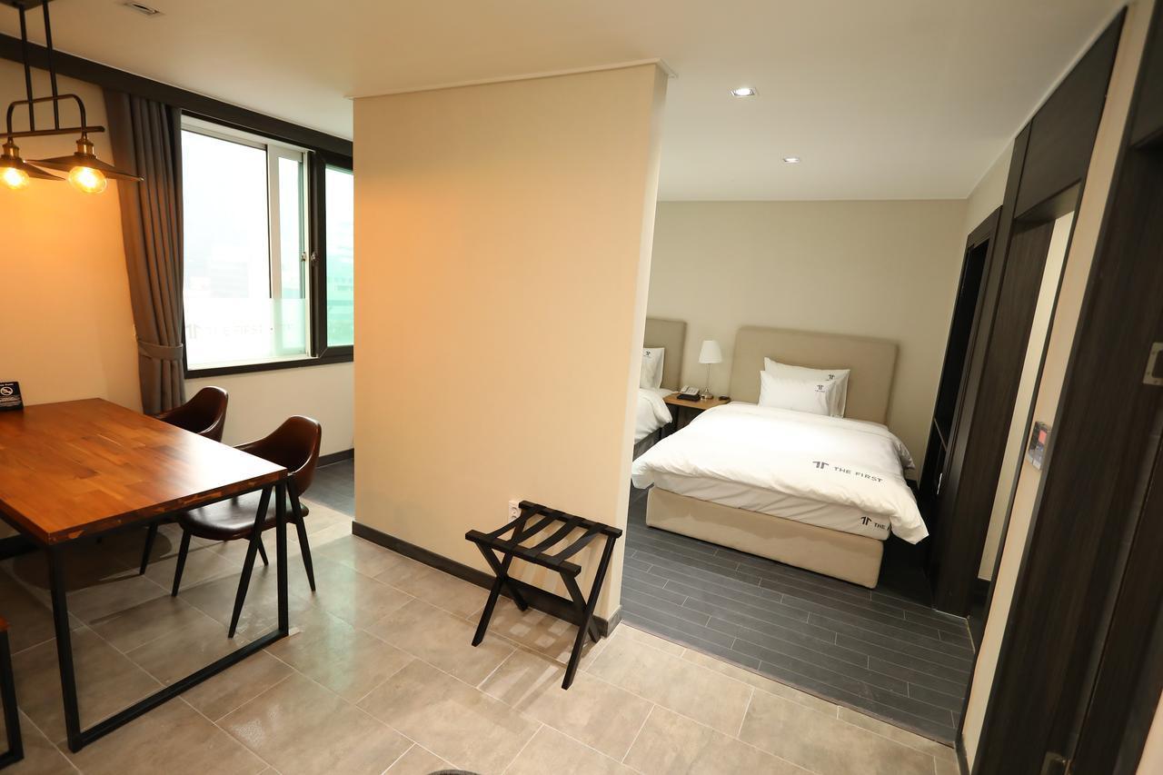 The First Hotel Changwon Buitenkant foto