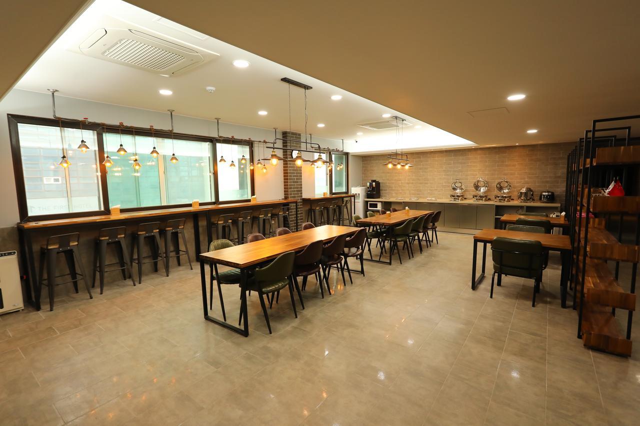 The First Hotel Changwon Buitenkant foto