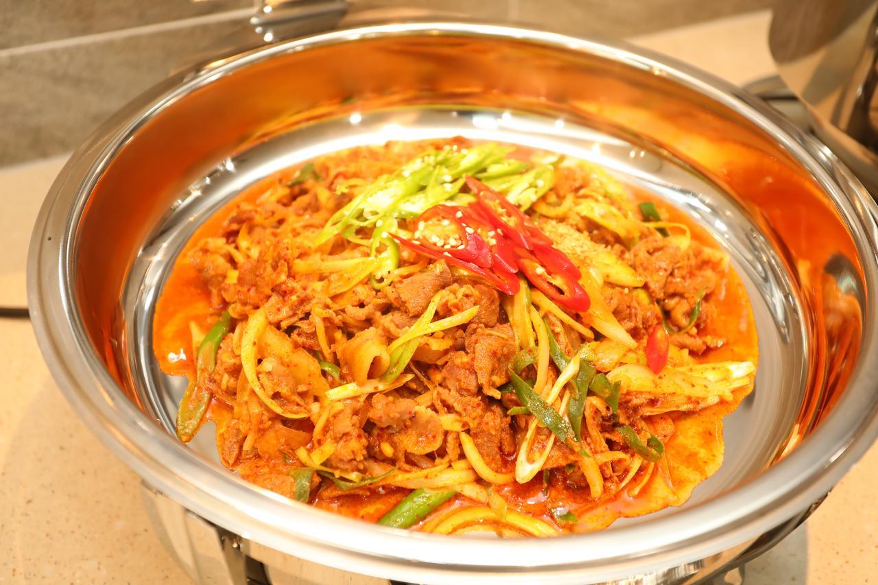 The First Hotel Changwon Buitenkant foto