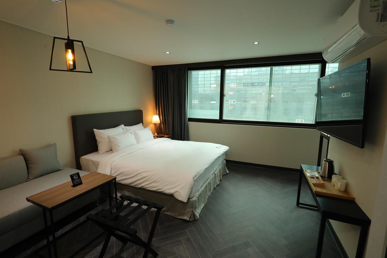 The First Hotel Changwon Buitenkant foto