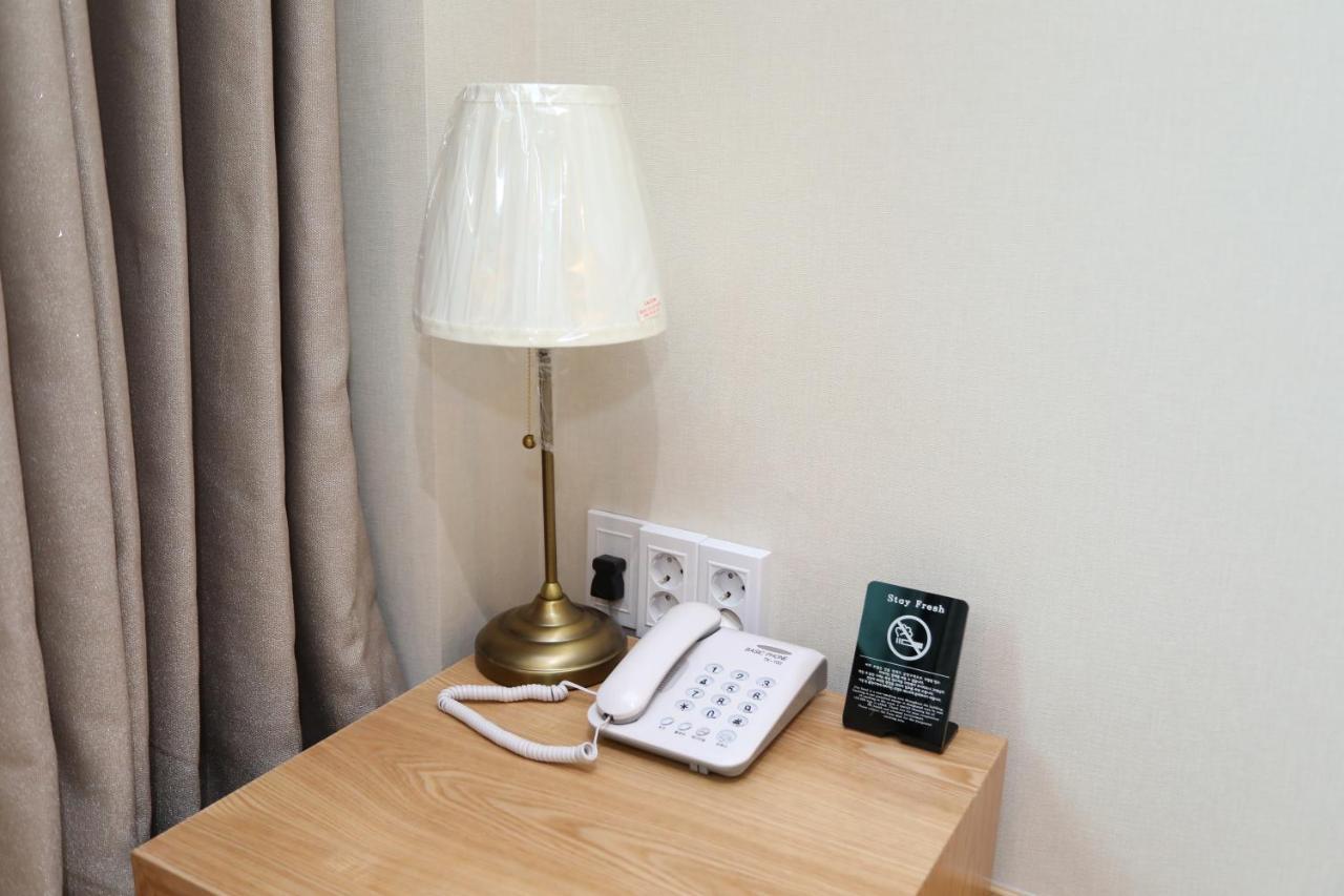 The First Hotel Changwon Buitenkant foto